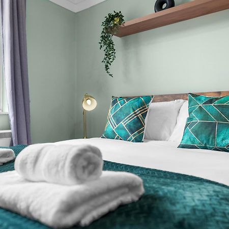 Chic 2 Bedroom Apartment Near Liverpool Street By Gold Stays Londyn Zewnętrze zdjęcie